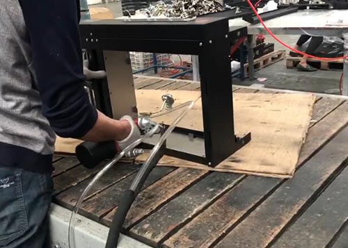 Grill bracket assembly - Automatic riveting machine application