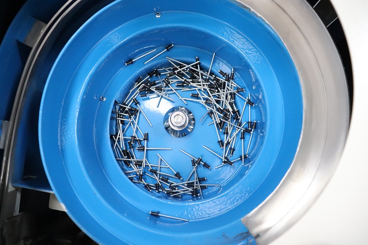 automatic nail pulling machine